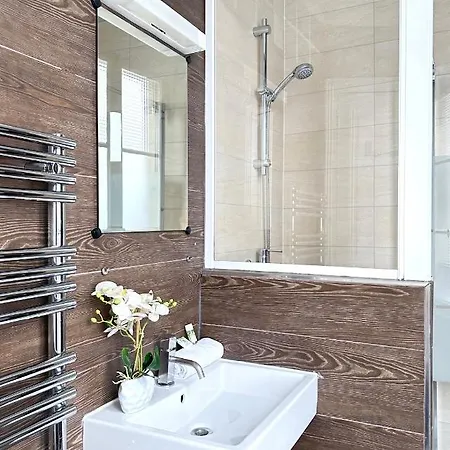Apartment Quiet Retreat In Le Marais Paris