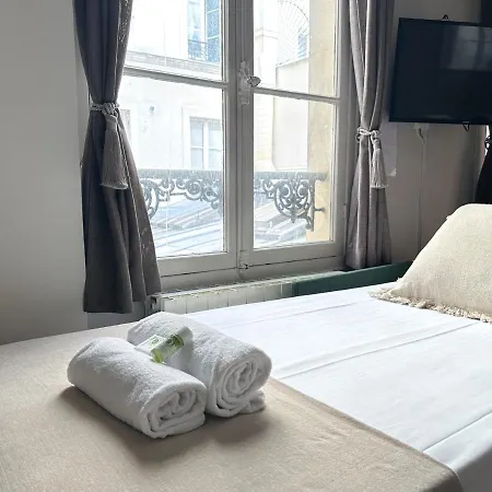 Quiet Retreat In Le Marais Paris