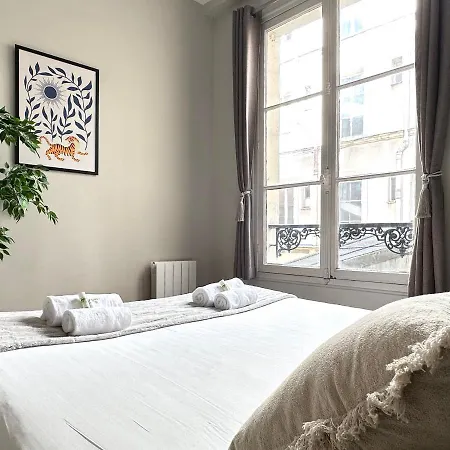 Quiet Retreat In Le Marais Apartment *