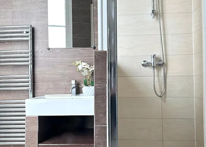 Le Marais - Premium For 5