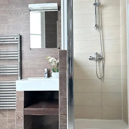 Quiet Retreat In Le Marais *